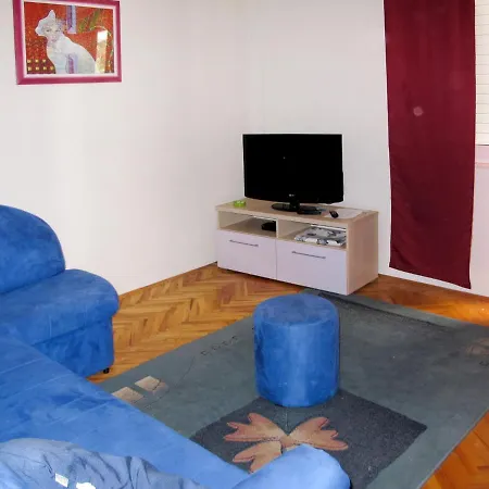 Giljo-2 By Interhome Daire